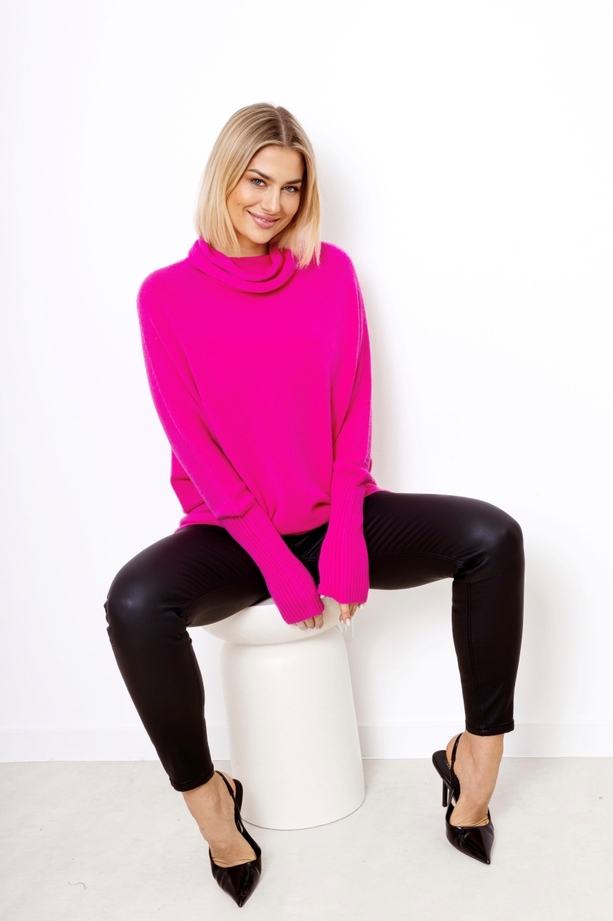 Sweter golf krzywy rękaw