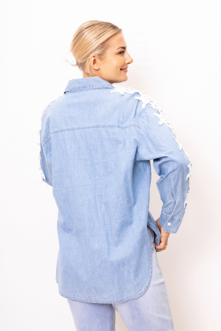 Koszula jeans ramiona gipiura perełki – Niebieski, S/M